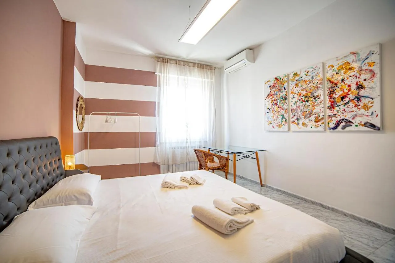 Guest house Elegante Camera Con Finiture Di Lusso Appena Ristrutturata Marina Di Carrara Italy